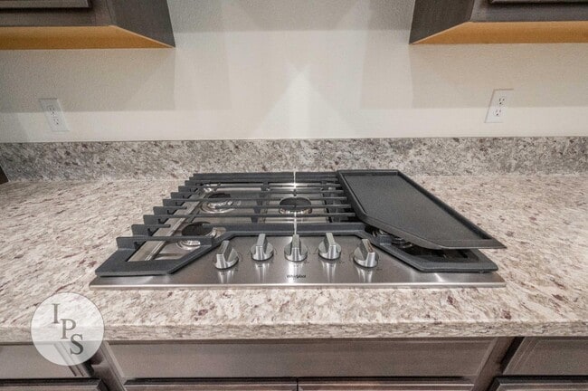 Building Photo - 1457 Las Rosas Ave