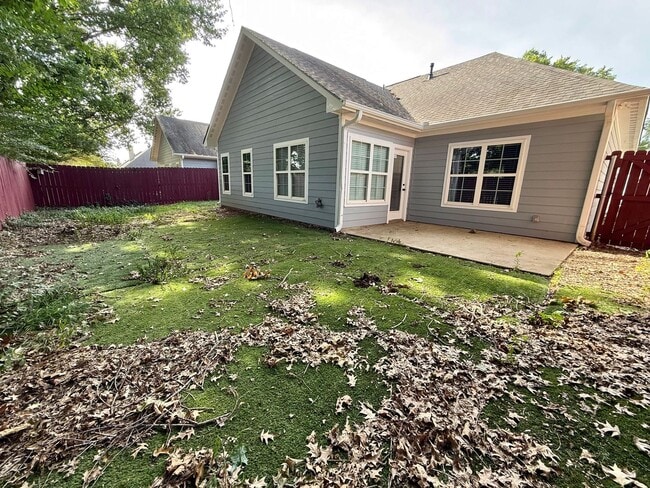 Building Photo - Elegant 4-bed/2-bath plus Garage!