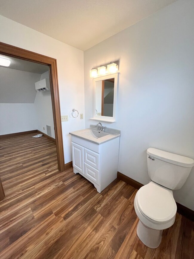 Building Photo - NEW LISTING! 3 Bedroom home