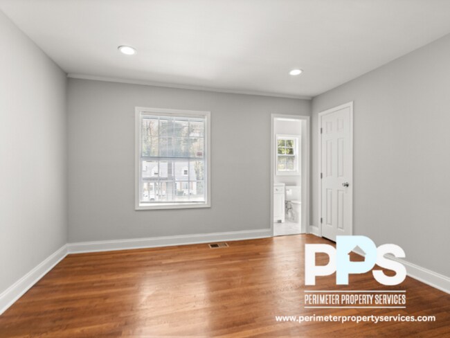 Building Photo - 1527 Mayflower Ave SW