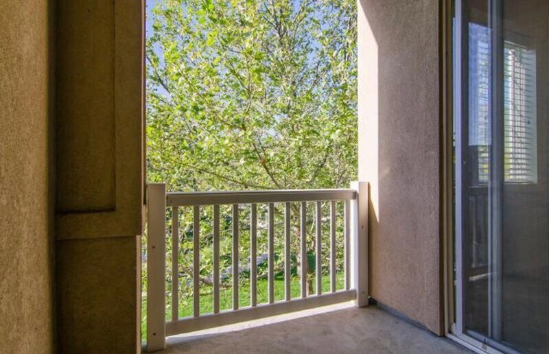 Building Photo - 966 Courtyard Ln E