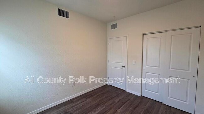 Building Photo - 915 Ariana St