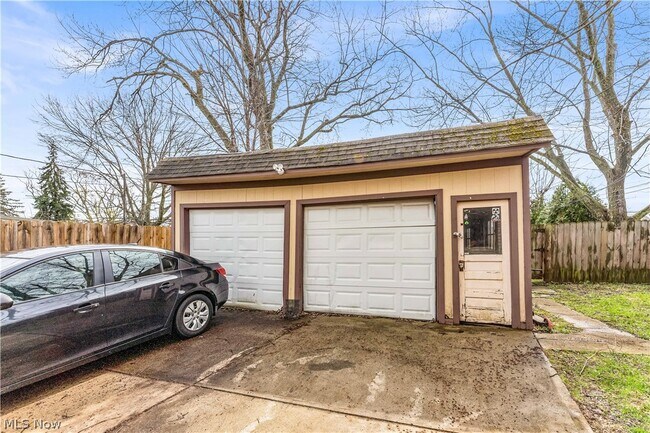 Building Photo - 2225 Oak Park Ave