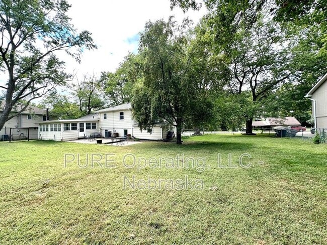 Building Photo - 5851 S 51st St
