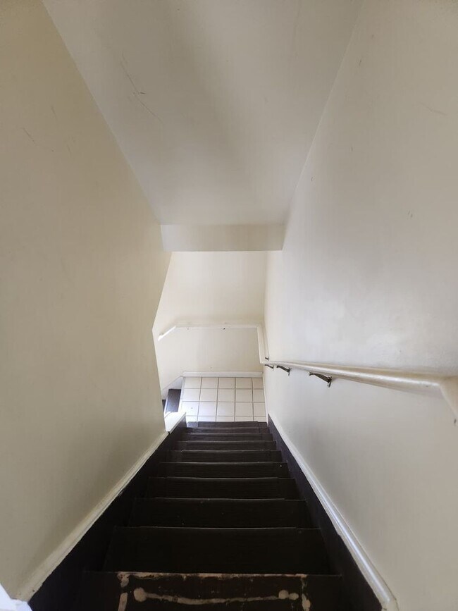 Building Photo - 413-415-415 N 6th Ave