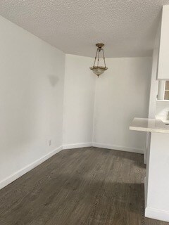 Building Photo - Swan Court Apartments