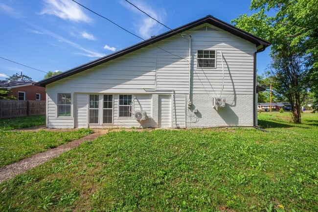 Building Photo - 90 Shaw Ln