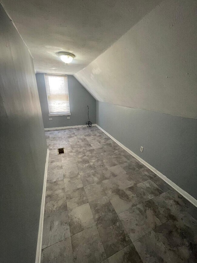 Building Photo - 8136 S Exchange Ave