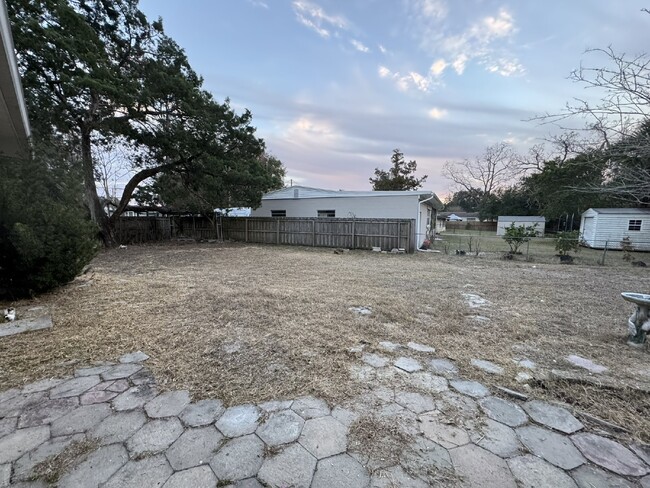 Building Photo - West Jacksonville - Large Yard