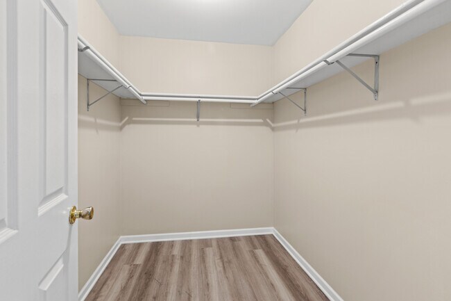Building Photo - 3490 Willowview Ct