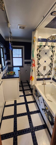 Bathroom - 31441 Sheridan St