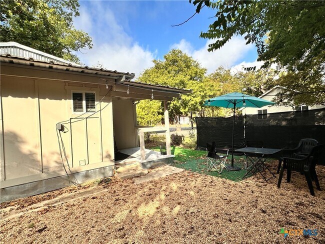 Building Photo - 511 McKie St