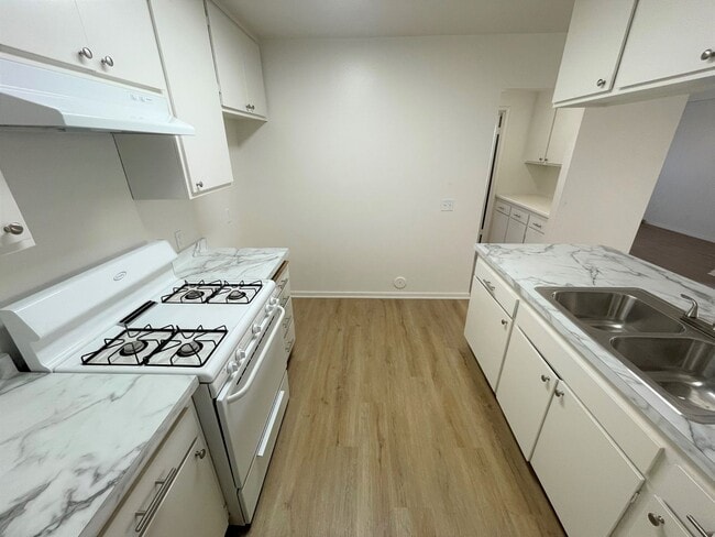 Building Photo - 620oak