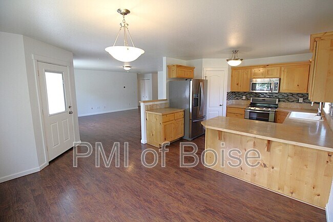 Building Photo - 1160 S Ruler Ave