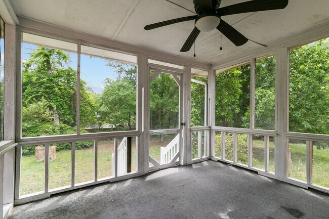 Building Photo - 4 Bedroom 2 Bath Ranch in a cul-de-sac
