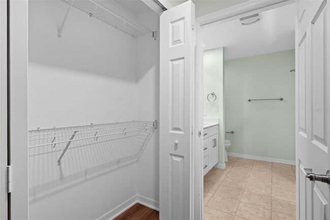 Building Photo - 26922 White Plains Way