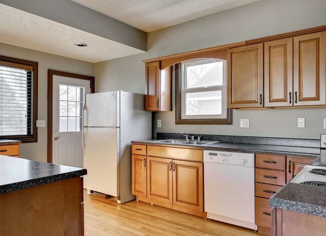 Building Photo - 923 N 49th St