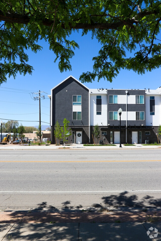 Building Photo - 178 S Bushnell Way