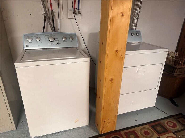 Building Photo - 23 Cutler St