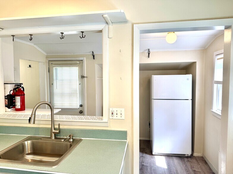 Building Photo - 815 Miller Ln