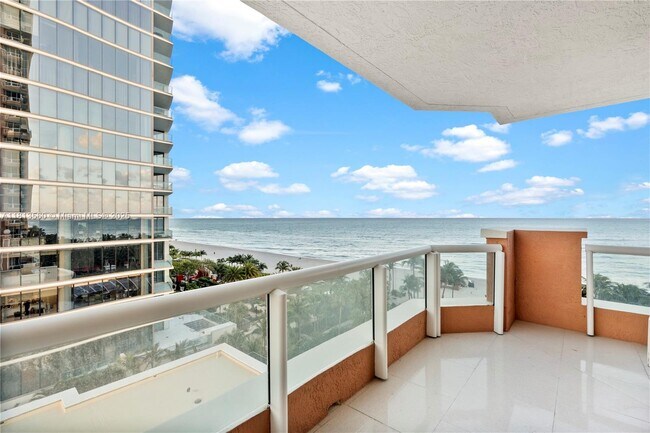 Building Photo - 17875 Collins Ave