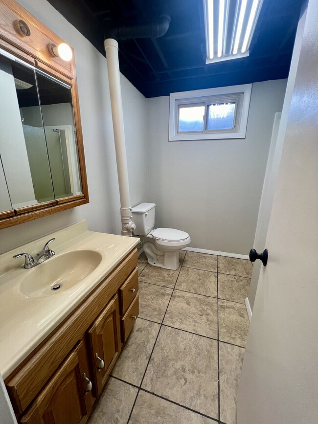 Building Photo - 5002 Maple Way