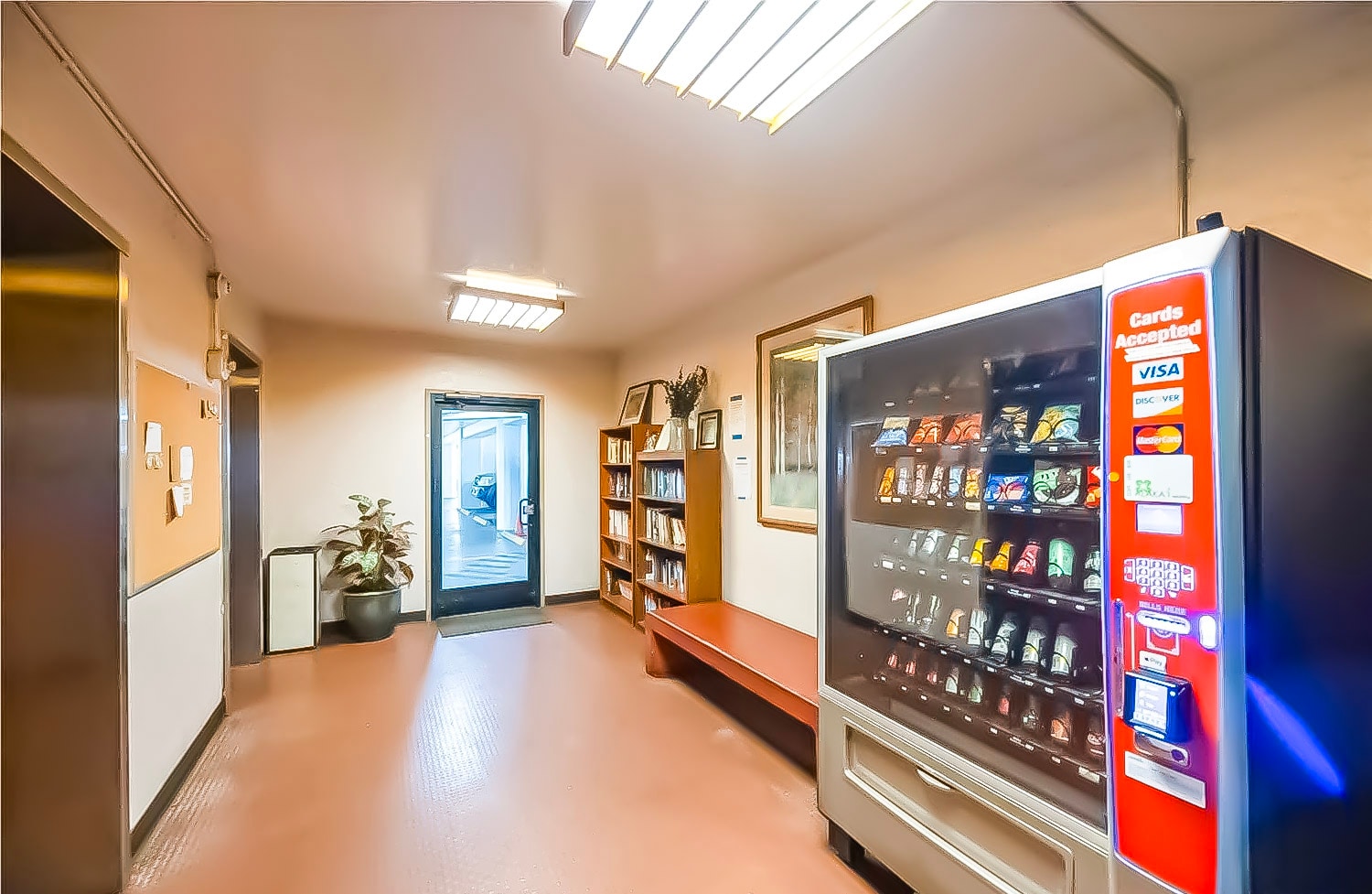 Building Photo - 1415 Victoria St