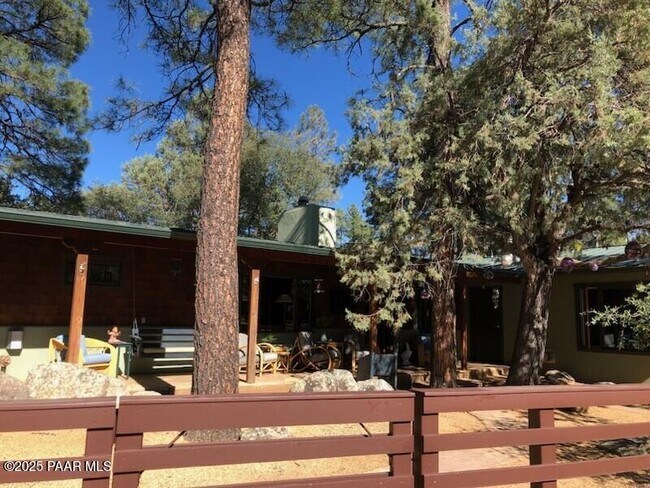 Primary Photo - 809 Lazy Ln