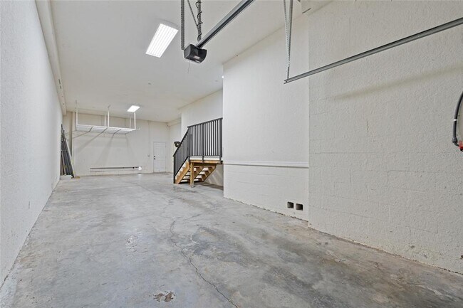 Building Photo - 1129 Venetian Harbor Dr NE