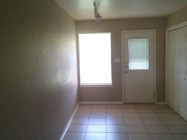 Building Photo - 3511 Westwood Dr