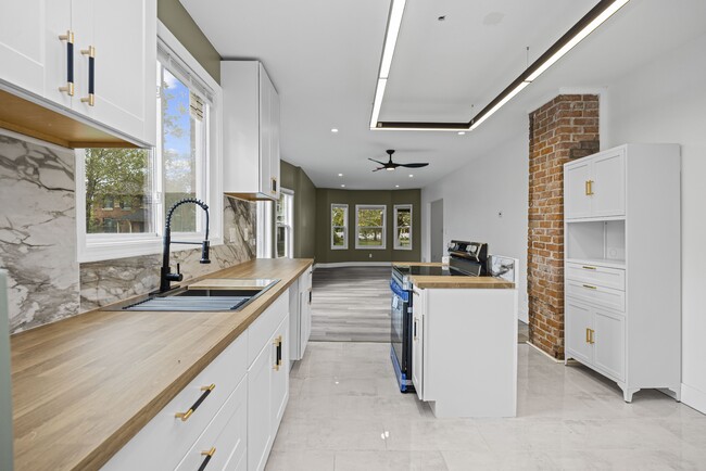 Building Photo - 520 Smith St