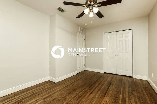 Building Photo - 4 Bedroom Pet-Friendly Home in Deland, FL with Main Street Renewal