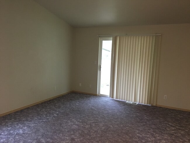 Building Photo - lynd04