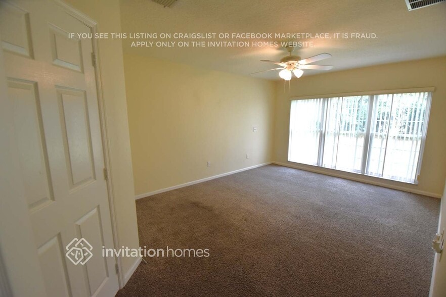 Building Photo - 3419 Santa Monica Dr