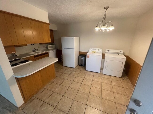 Building Photo - 716 N Elm St