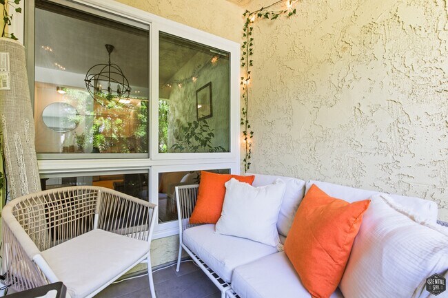 Building Photo - 5625 Green Valley Cir