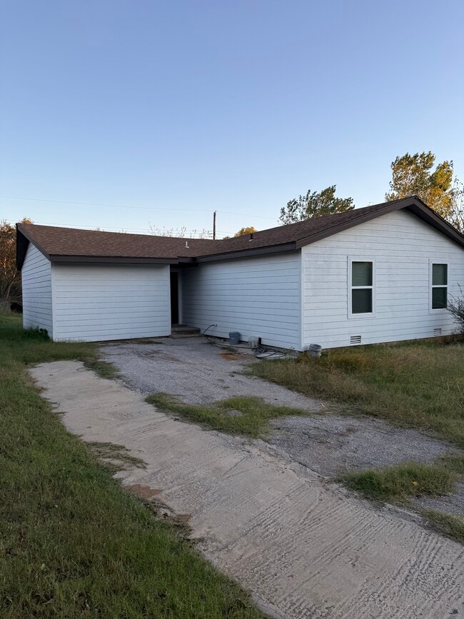 Building Photo - 917 Hillpoint Ln