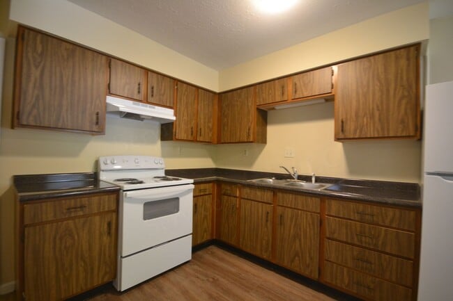 Building Photo - Cross Timbers Apartment
