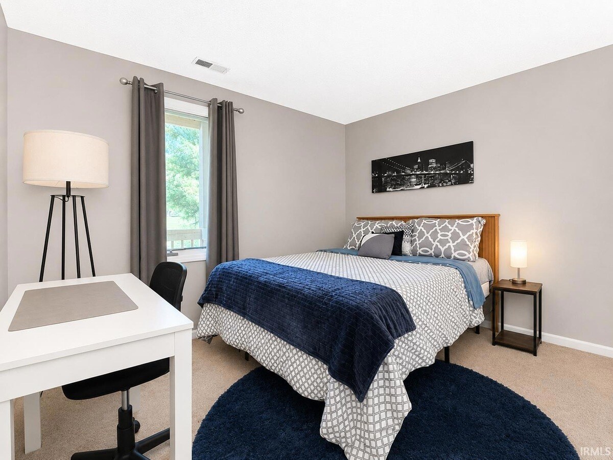 Building Photo - 9305 S Pointe Retreat Dr