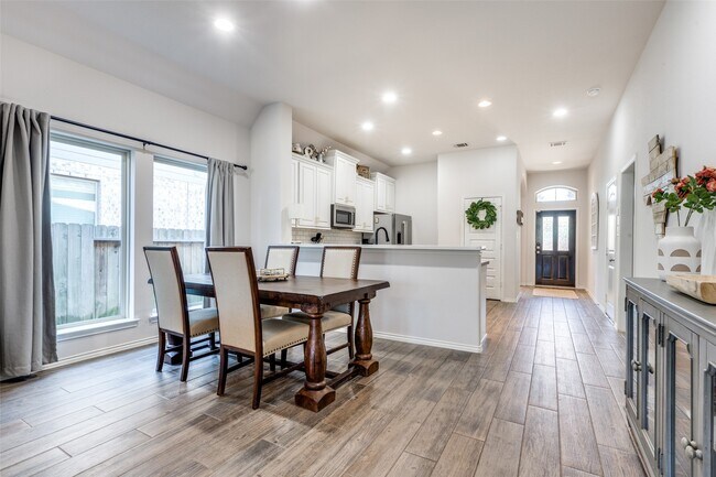 Building Photo - 226 N Bearkat Ct