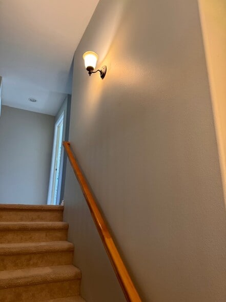 Building Photo - 415 Louis Ln