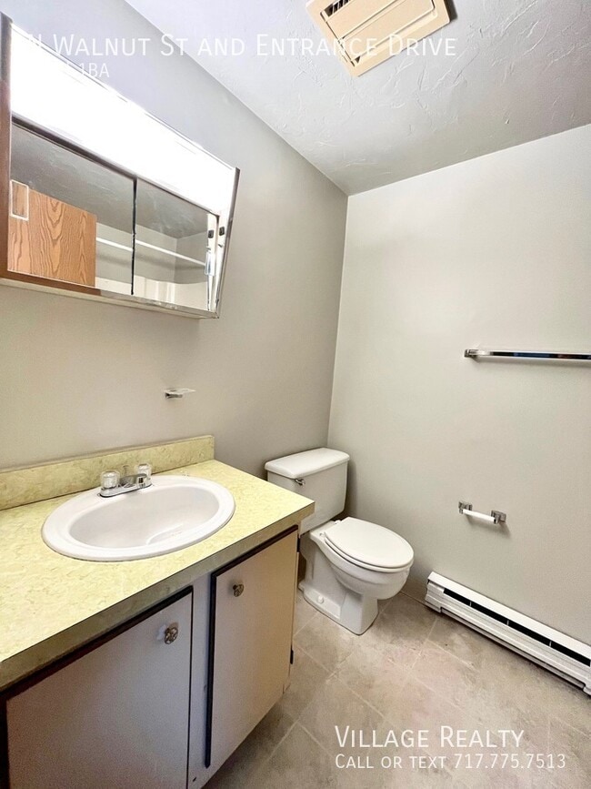 Building Photo - 302 N Walnut St