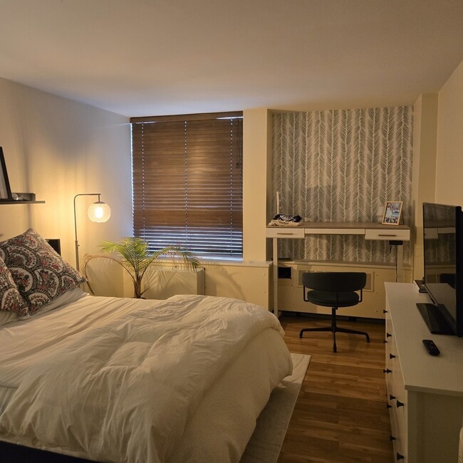 Building Photo - 1360 N Sandburg Terrace