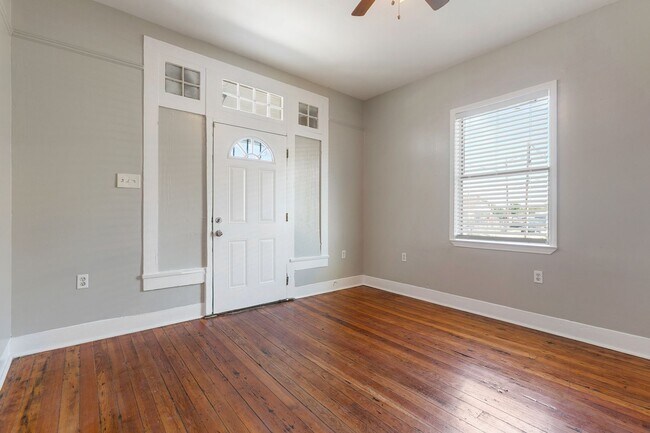 Building Photo - 1501-1503 Desire