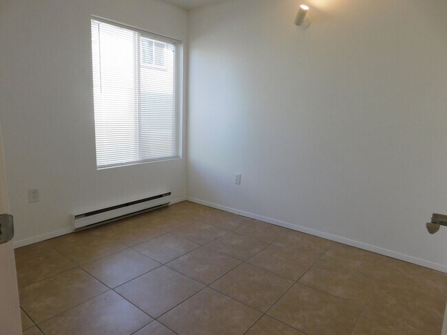 Building Photo - 869 Iowa Ave