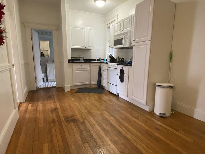 Building Photo - 64 Hemenway St