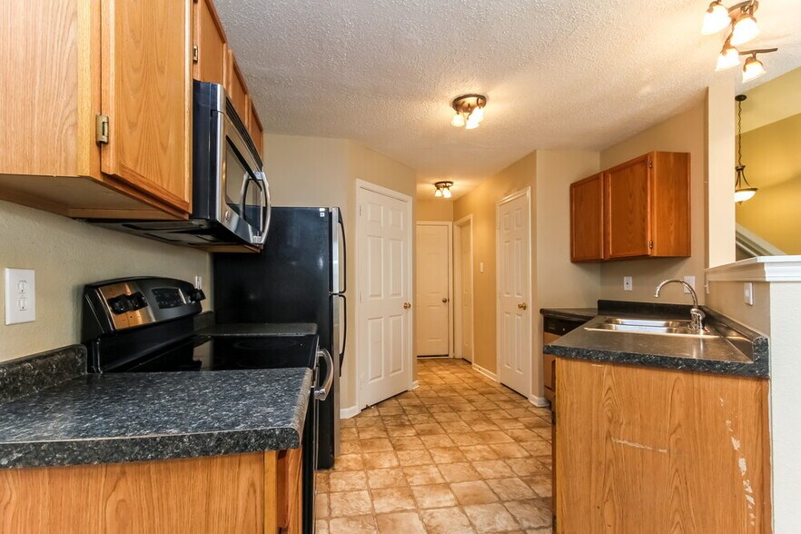 Building Photo - 1178 Kenwood Dr