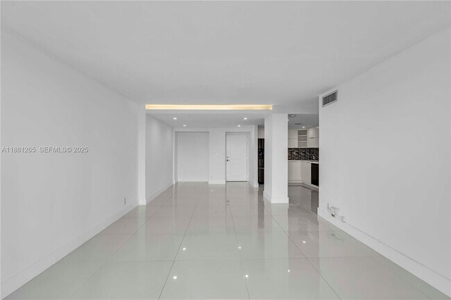 Building Photo - 100 Bayview Dr