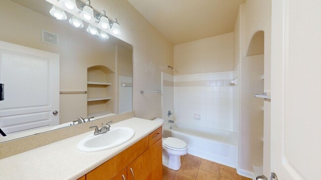 Building Photo - Welcome home to this charming 2-bedroom, 2...