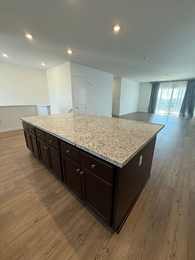 Building Photo - LAKE VIEW